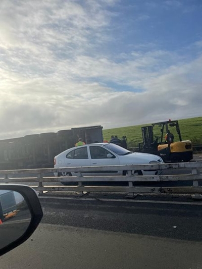 Truck overturned on N2 near Herold's Bay turnoff
