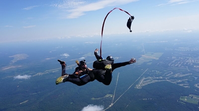 Skydiver in reserve drill drops main parachute, causing alarm