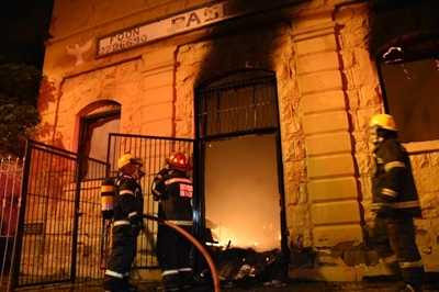 Brand breek uit by Pasella