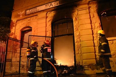 Brand breek uit by Pasella