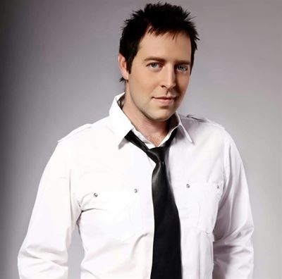 Manie Jackson sing ten bate van diere
