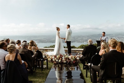 Duhan en Nika trou in Knysna