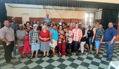 Inwoners mor oor raadslid en behuising