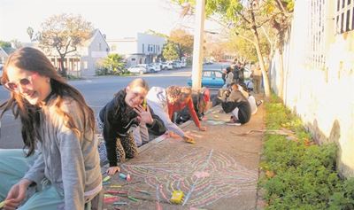 Knysna Primary and Trinity learners turn sidewalk chalk artists