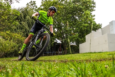 Dié atlete laat die tonge klap
