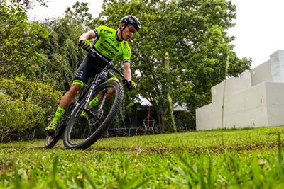 Dié atlete laat die tonge klap