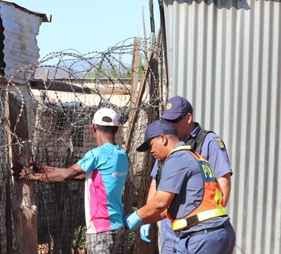 Polisie en nuwe konstabels hou operasie in Oudtshoorn