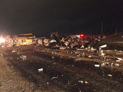 Drie vragmotors op N10 in botsings