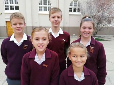 Swemmers hou skool se naam hoog