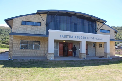 Opvolg: Skool trots op nuwe saal