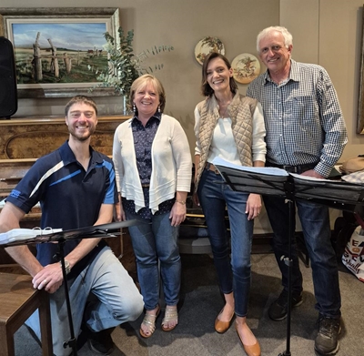 Sing4 en teaterlegendes bring Kersvreugde na George