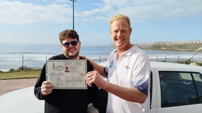 Jong man met outisme bereik mylpaal