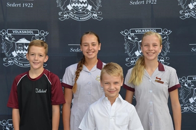 Volkskool vuurwarm in die water