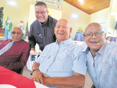 Senior Burgers vier 'n dag van seën, saamwees en dankbaarheid