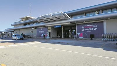 Kinders gestrand ná vlug-flop
