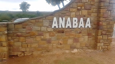 Danabaai-naambord gevandaliseer
