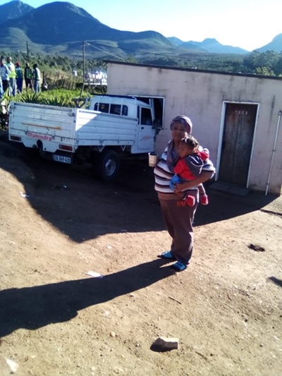 Bakkie ploeg deur huis in Blanco