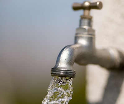Oudtshoorn-waterbeperkings steeds van toepassing