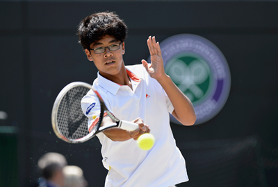 Chung stuns Djokovic, Federer wins