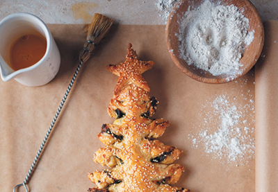 A spinach and ricotta Christmas tree bake 