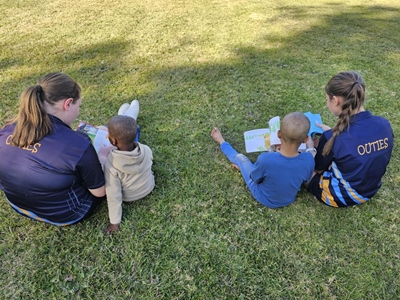 Laerskool Outeniqua neem hande met Môreson