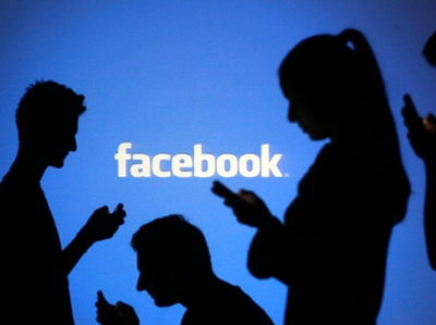 Facebook tweaks prompt fall in user time