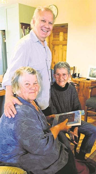 Barbara Townsend launches new novel in Knysna