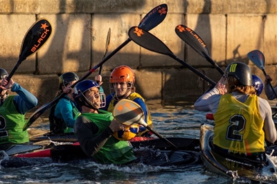 Canoe polo back with a splash
