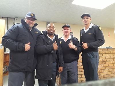 Groot Brak-polisie groet vir Thembi