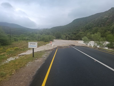 Vloede sluit verskeie paaie in die Karoo: Motoriste gewaarsku  