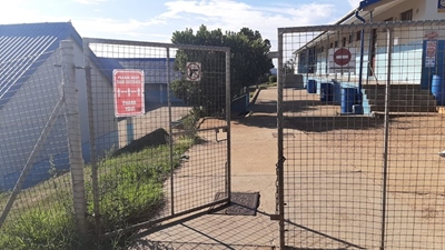 Sopkombuis loop deur onder skurke