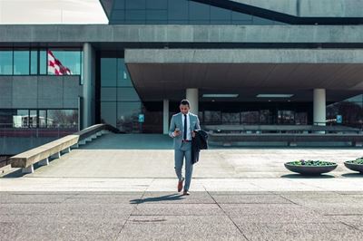Should you show your payslip when negotiating salary for a new job?