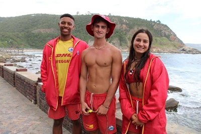Warm weer lok talle na Vicbaai