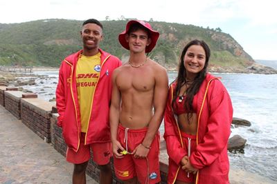 Warm weer lok talle na Vicbaai