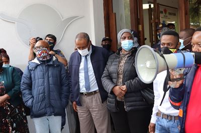 Municipal workers suspend strike to negotiate