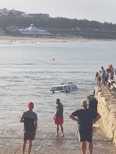 Voertuig in see op Mosselbaai 