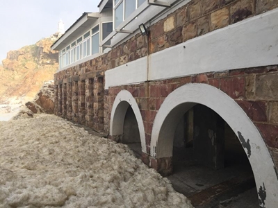 Foamy Poort this morning