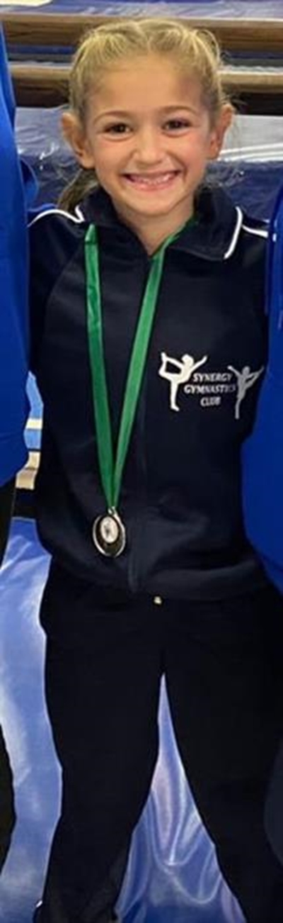 Vier gimnaste presteer