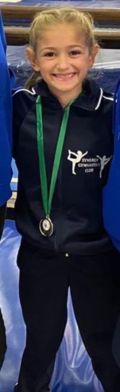 Vier gimnaste presteer