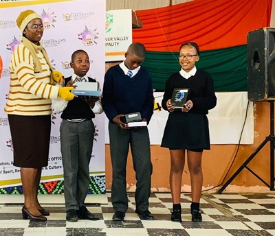 Learners show literacy skills
