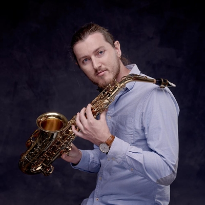 'n Franse kragtoer met saxofoon en klavier