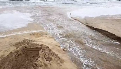 Klein Brak River being breached
