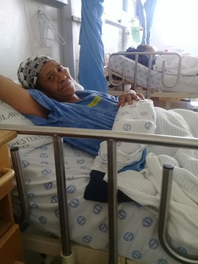 Leonie sterk steeds in die hospitaal aan