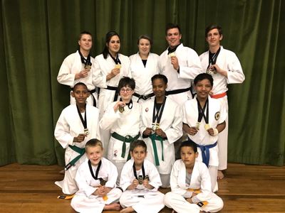 19 medaljes vir karateklub