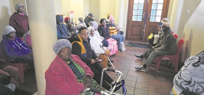 Post office keeps elderly waiting for pensions
