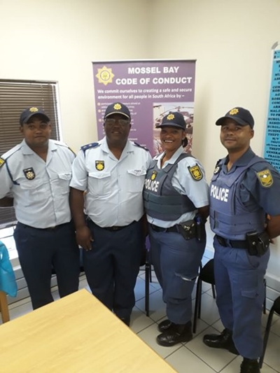 Mosselbaai-polisie op hul kop