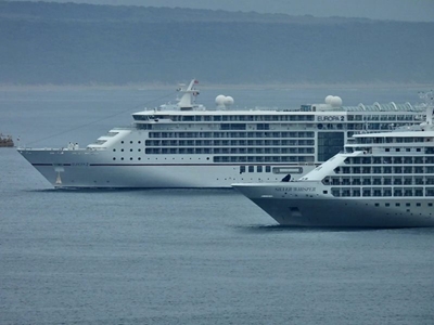 Vessels strike an impressive pose in bay