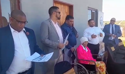 Ant Ties ontvang op 109 jaar 'n huis 
