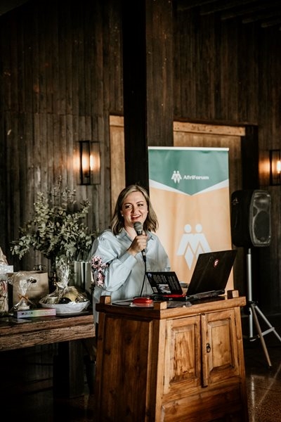 AfriForum Sakenetwerk bankvas agter Vrouenetwerk 