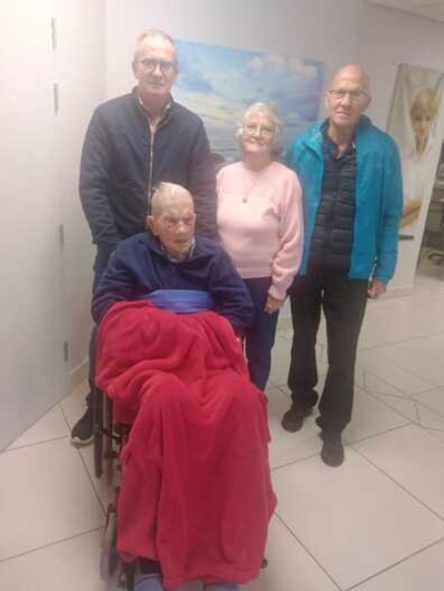 Oupa Andries vier sy 104de